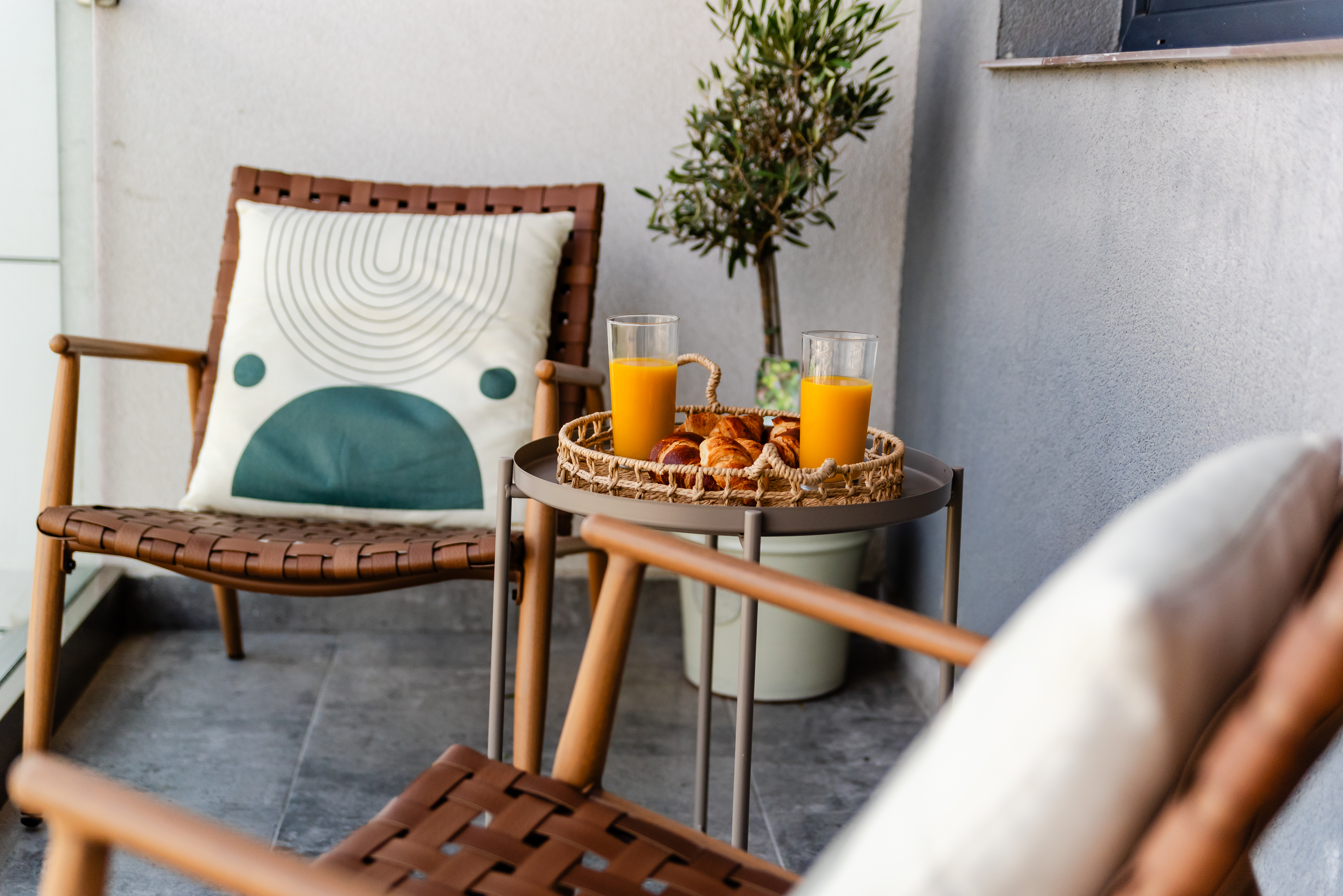 Balconul apartamentului Olive Tree Residence
