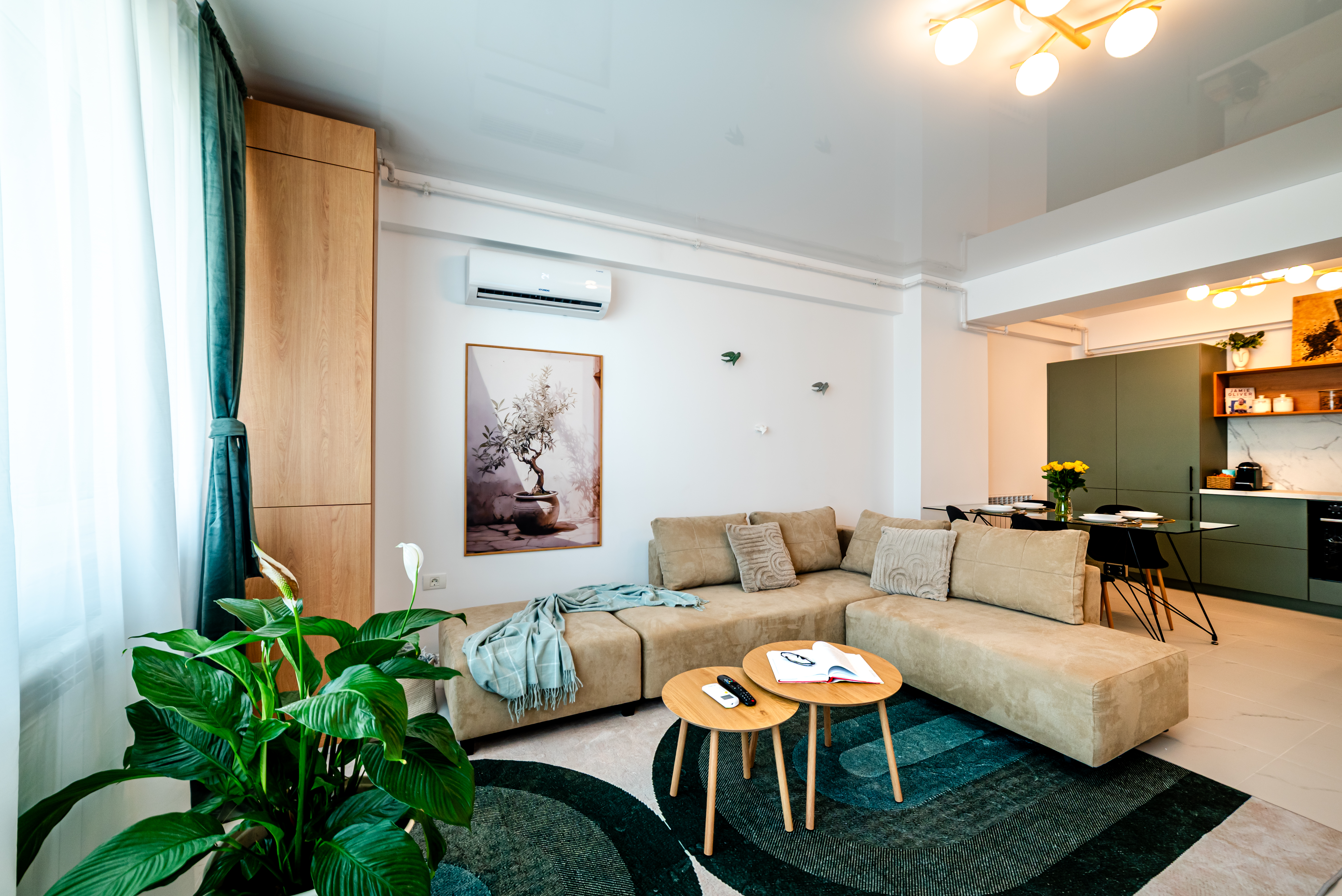 Interiorul luminos al Olive Tree Residence din Mamaia Nord