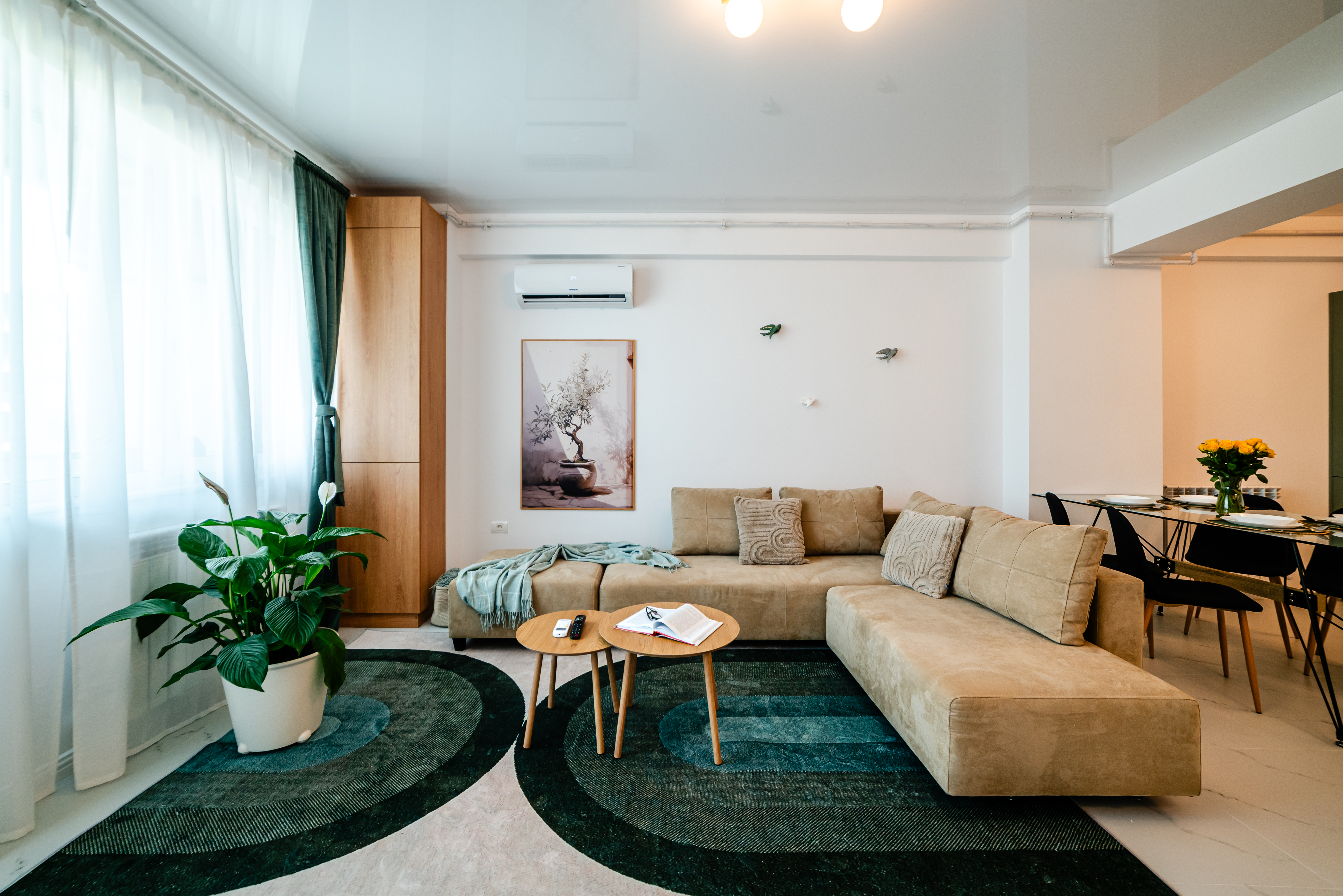 Livingul Olive Tree Residence, cu zonă de relaxare